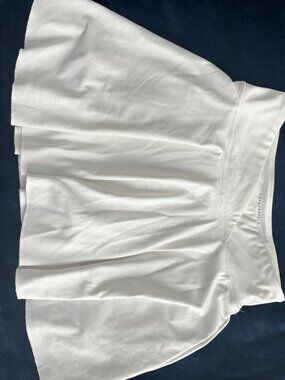Cute White Aeropostale Skirt/Skort w/built in shorts. Size S
